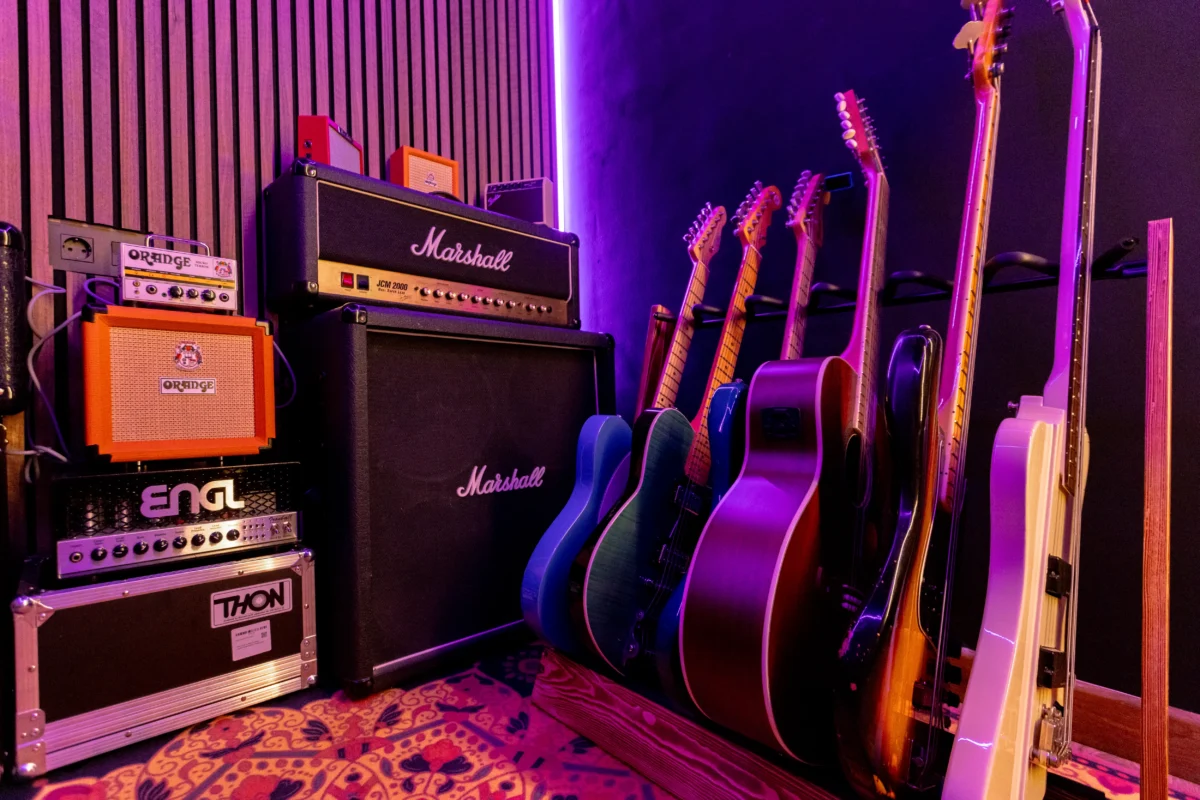 Sala B guitarras y marshall